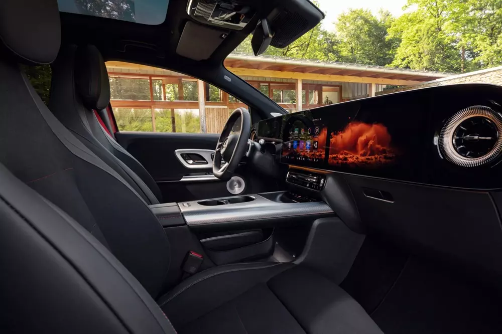 Màn hình giải trí dành cho hành khách phía trước là trang bị tùy chọn của Mercedes-Benz GLA 2027