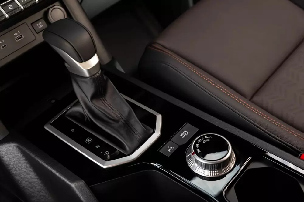 Mitsubishi Triton BF///MS dùng máy dầu tăng áp 2.4L