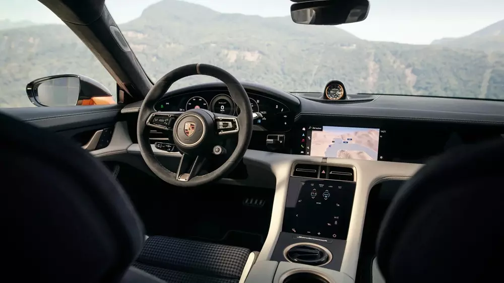 Vô lăng của chiếc Porsche Taycan có vạch chỉ 12 giờ