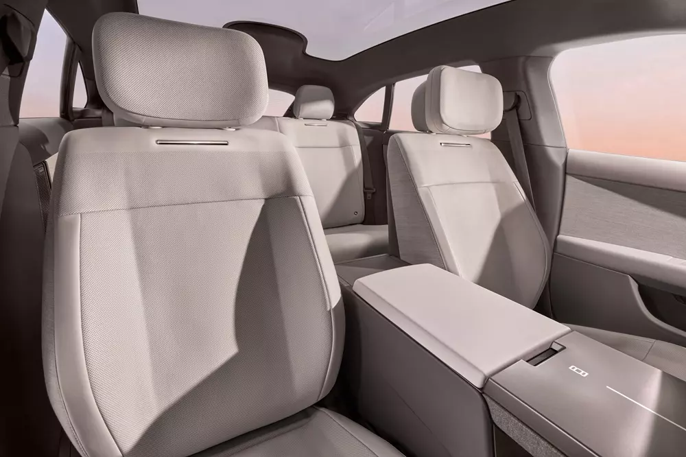 2 ghế thương gia độc lập ở hàng ghế giữa của Range Rover GT