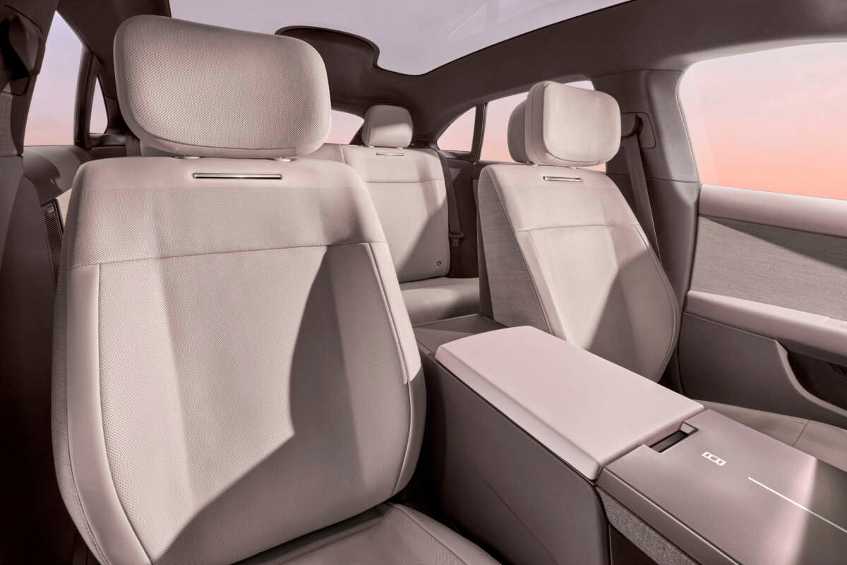 Range-Rover-GT-INTERIOR_PASSENGER-REVERSE-1200x800.jpg Range-Rover-GT-INTERIOR_PASSENGER-REVERSE-1200x800.jpg