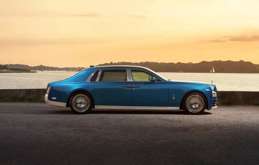 Rolls-Royce Phantom Regatta dùng mâm 22 inch đánh bóng