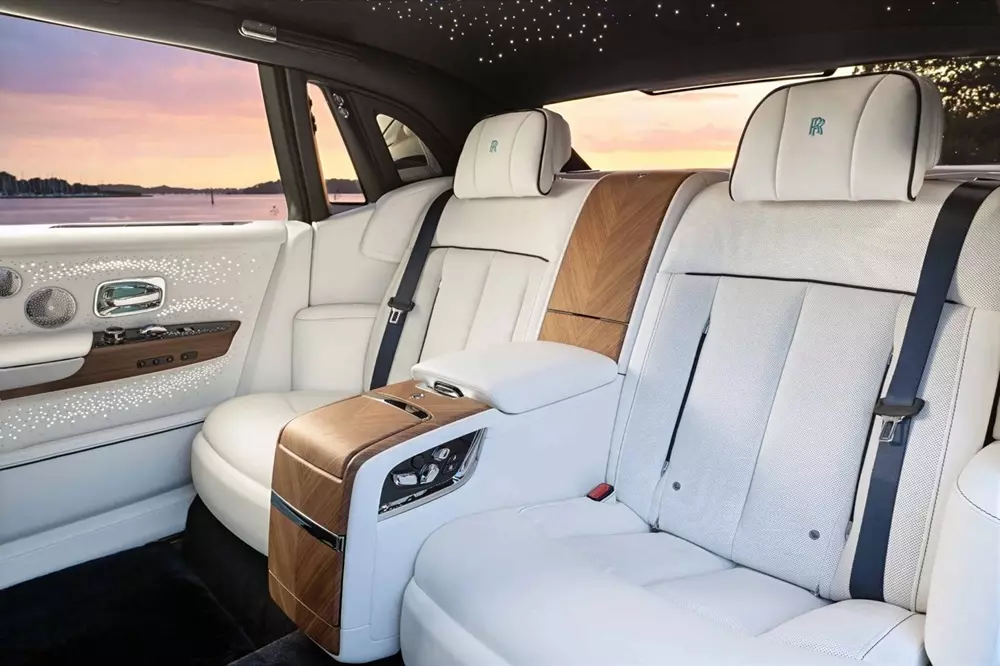 Hàng ghế sau của Rolls-Royce Phantom Regatta