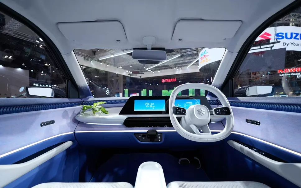 suzuki-vision-e-sky-concept-7-2895 Khoang lái của Suzuki Vision e-Sky Concept