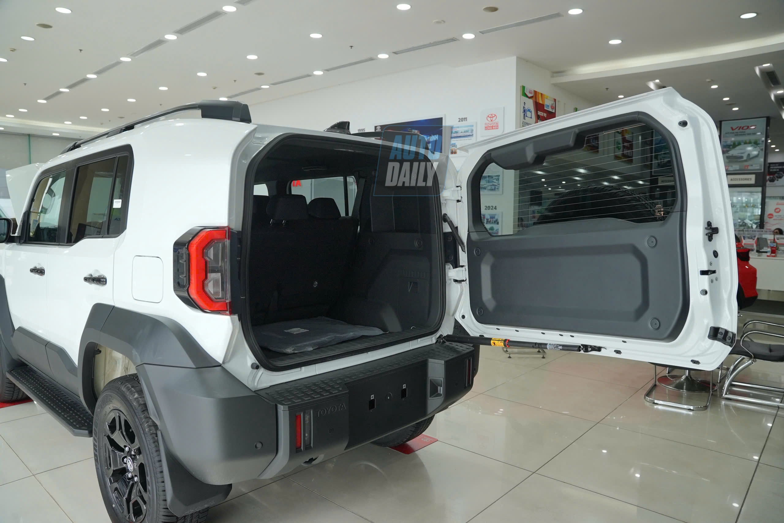 Toyota Land Cruiser FJ (25).jpg Toyota Land Cruiser FJ (25).jpg