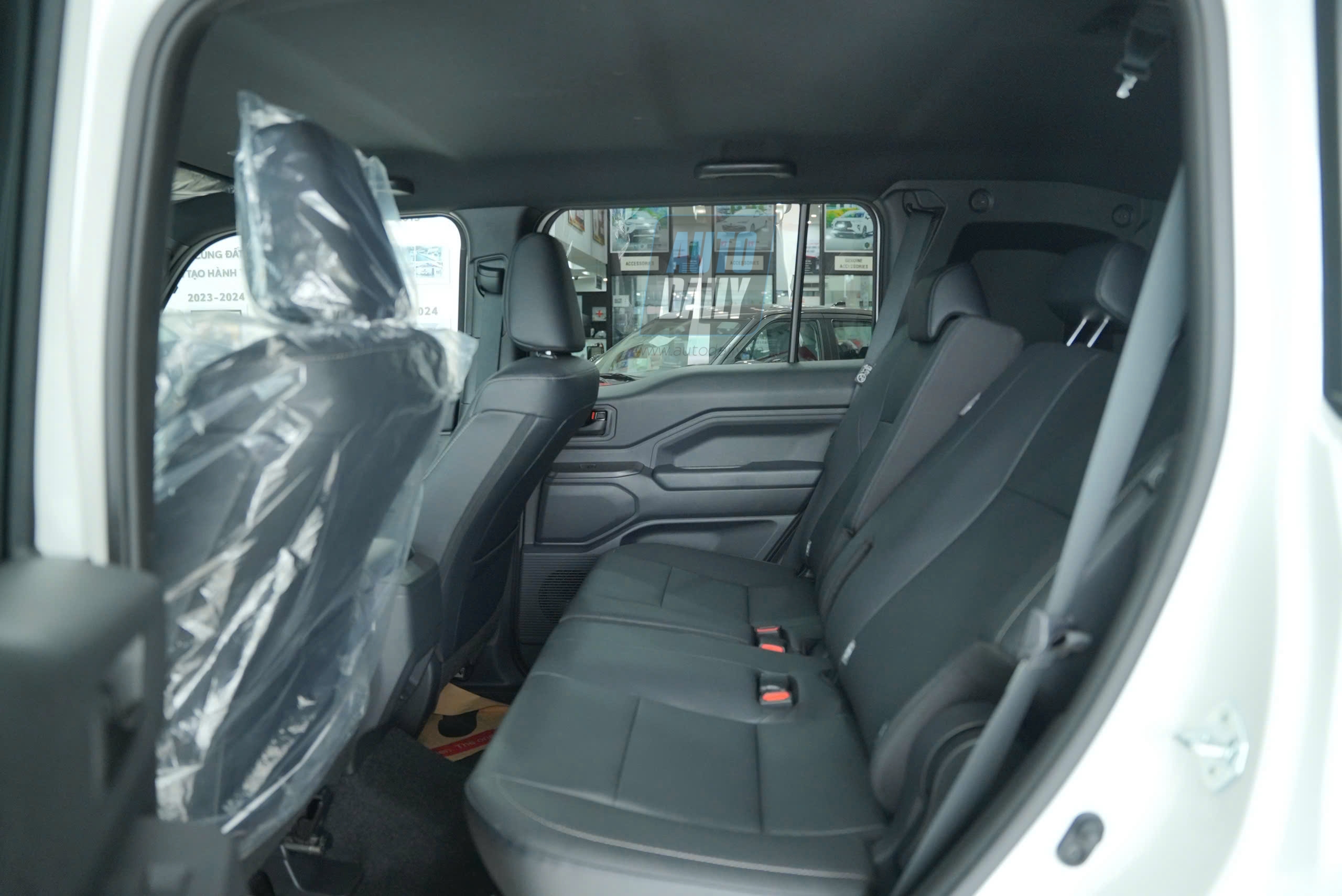 Toyota Land Cruiser FJ (33).jpg Toyota Land Cruiser FJ (33).jpg