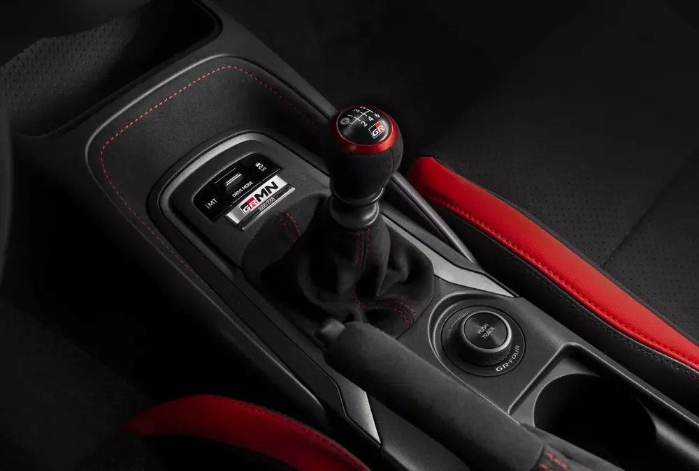 Toyota GRMN Corolla chỉ dùng hộp số sàn