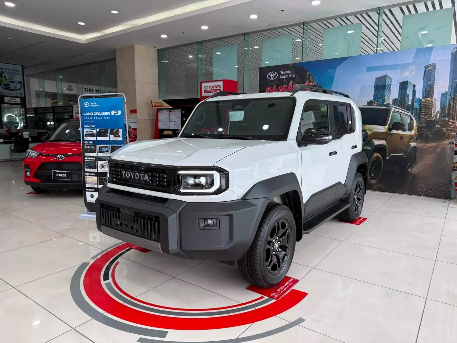 toyota-land-cruiser-fj1-d856 Toyota Land Cruiser FJ 1,198 tỷ đồng tại Việt Nam, làn gió mới cho khách hàng thích mạo hiểm phố thị - Ảnh 1.