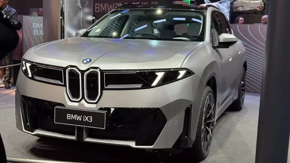 Khách hàng ồ ạt đặt cọc mua BMW iX3 dù chưa được sờ tận tay xe tại đại lý