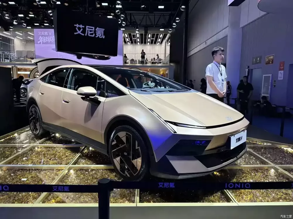 Hyundai Ioniq V sở hữu thiết kế gợi liên tưởng đến siêu xe Lamborghini.