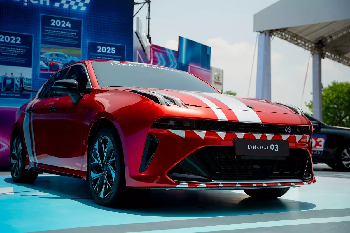Lynk & Co 03 ra mắt Việt Nam, giá từ 739 triệu đồng, đấu Honda Civic và Mazda3 - Ảnh 3.