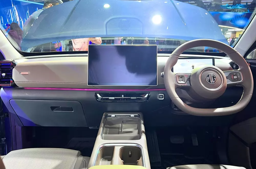 MG bán SUV điện 3 hàng ghế với giá không kèm pin siêu rẻ - Ảnh 5.