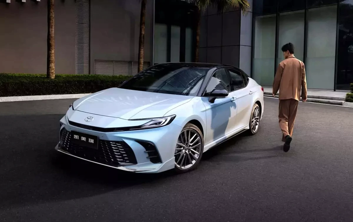 Toyota Camry 2027 ra mắt tại Trung Quốc với nội thất mới, màn hình lớn hơn và ghế massage
