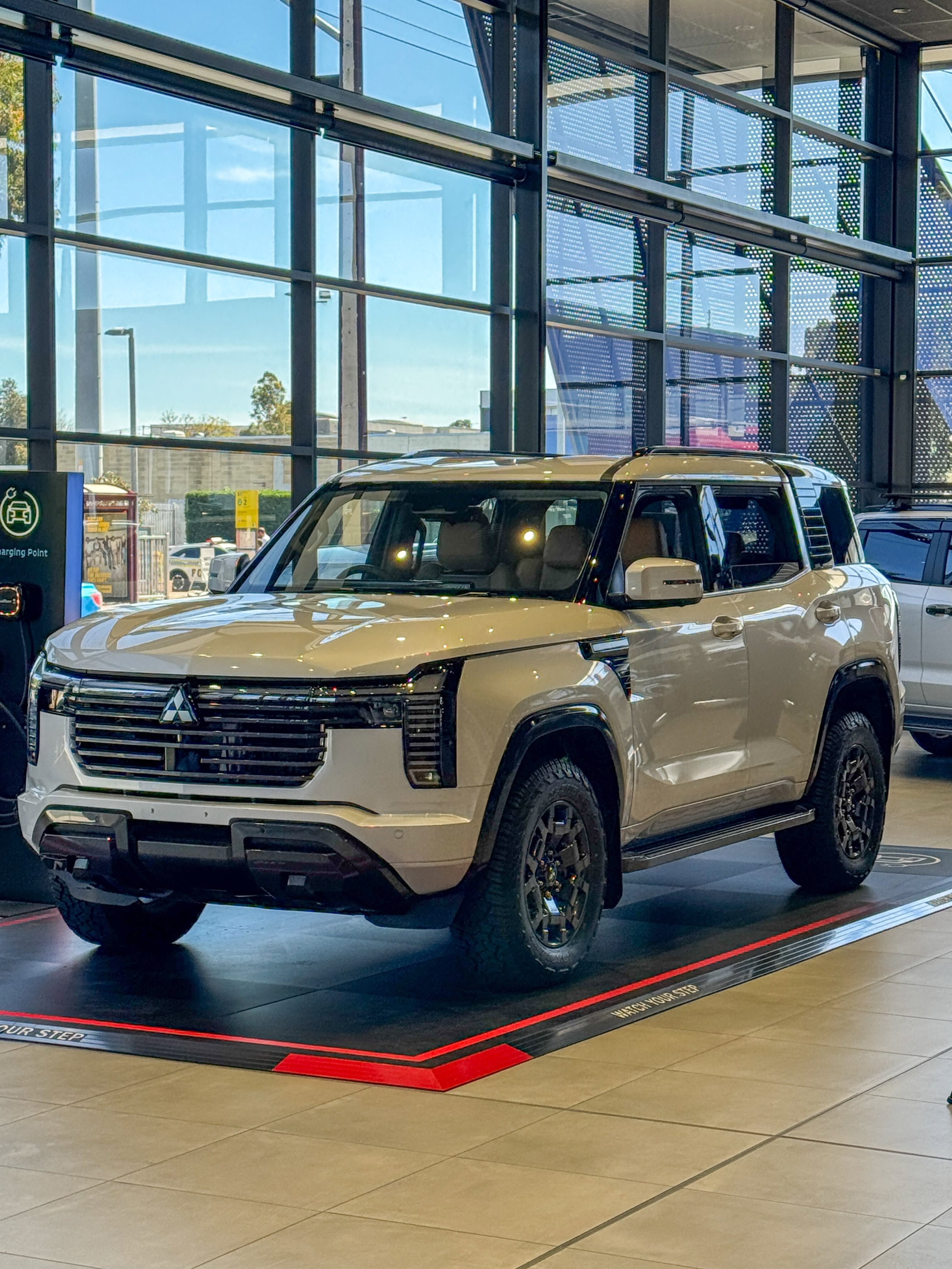 2027 Mitsubishi Pajero 2.jpg