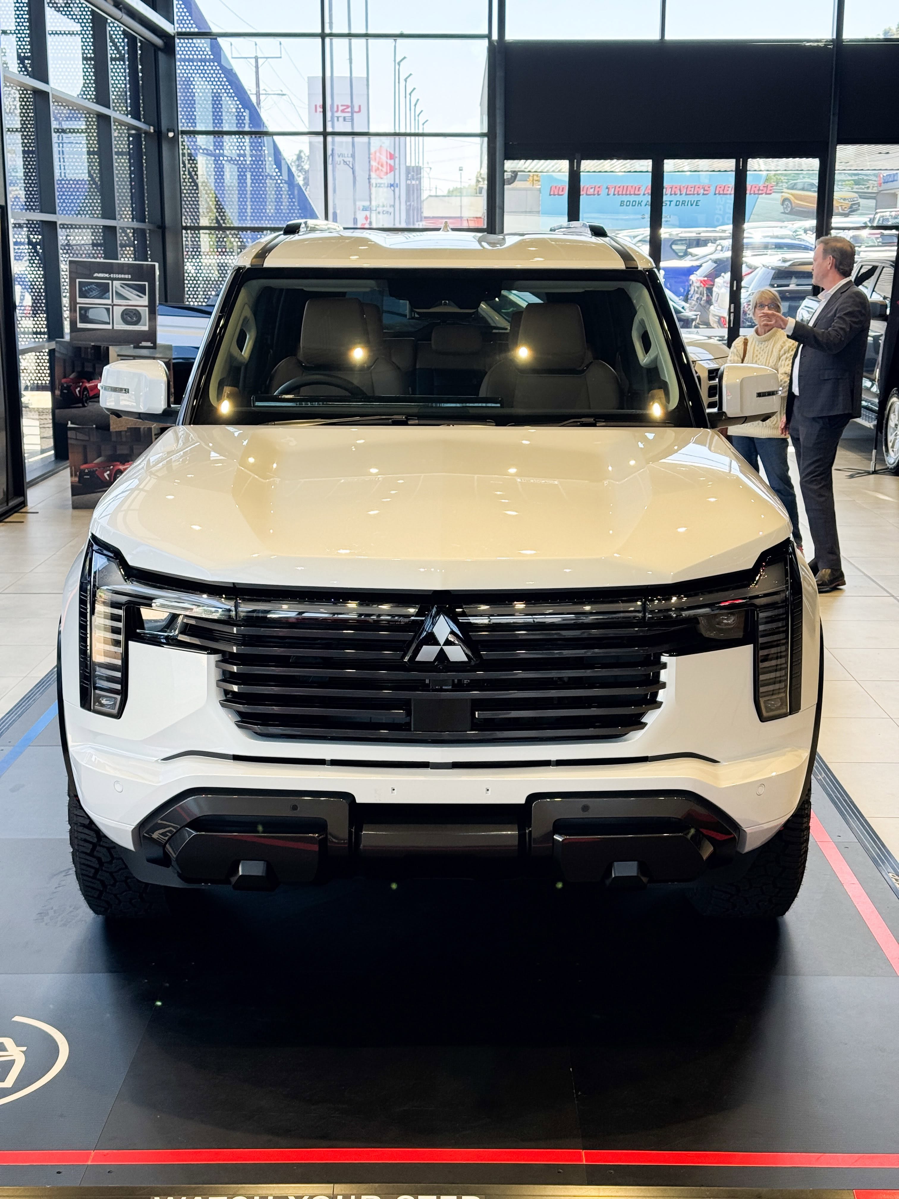 2027 Mitsubishi Pajero 4.jpg