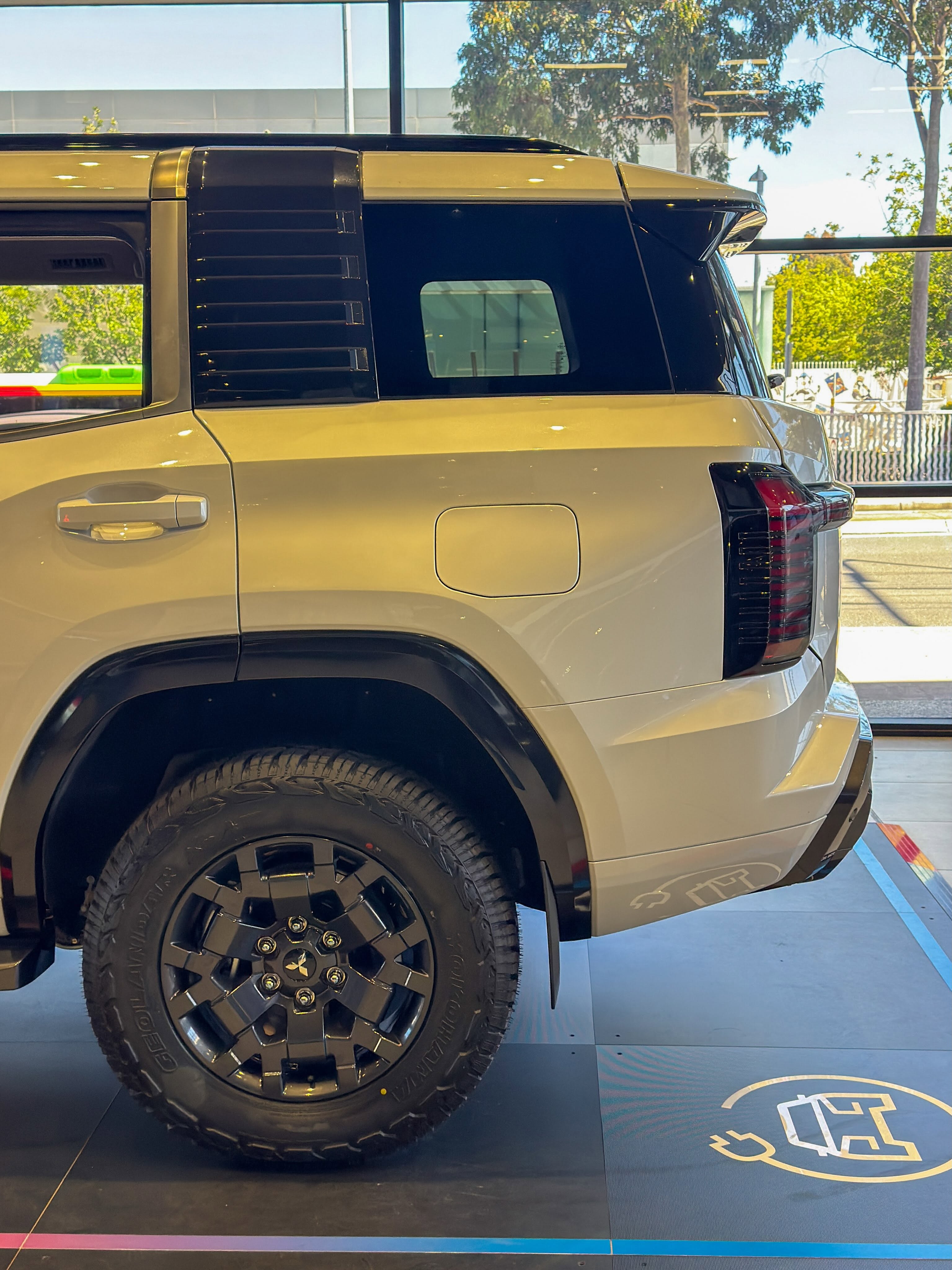 2027 Mitsubishi Pajero 5.jpg