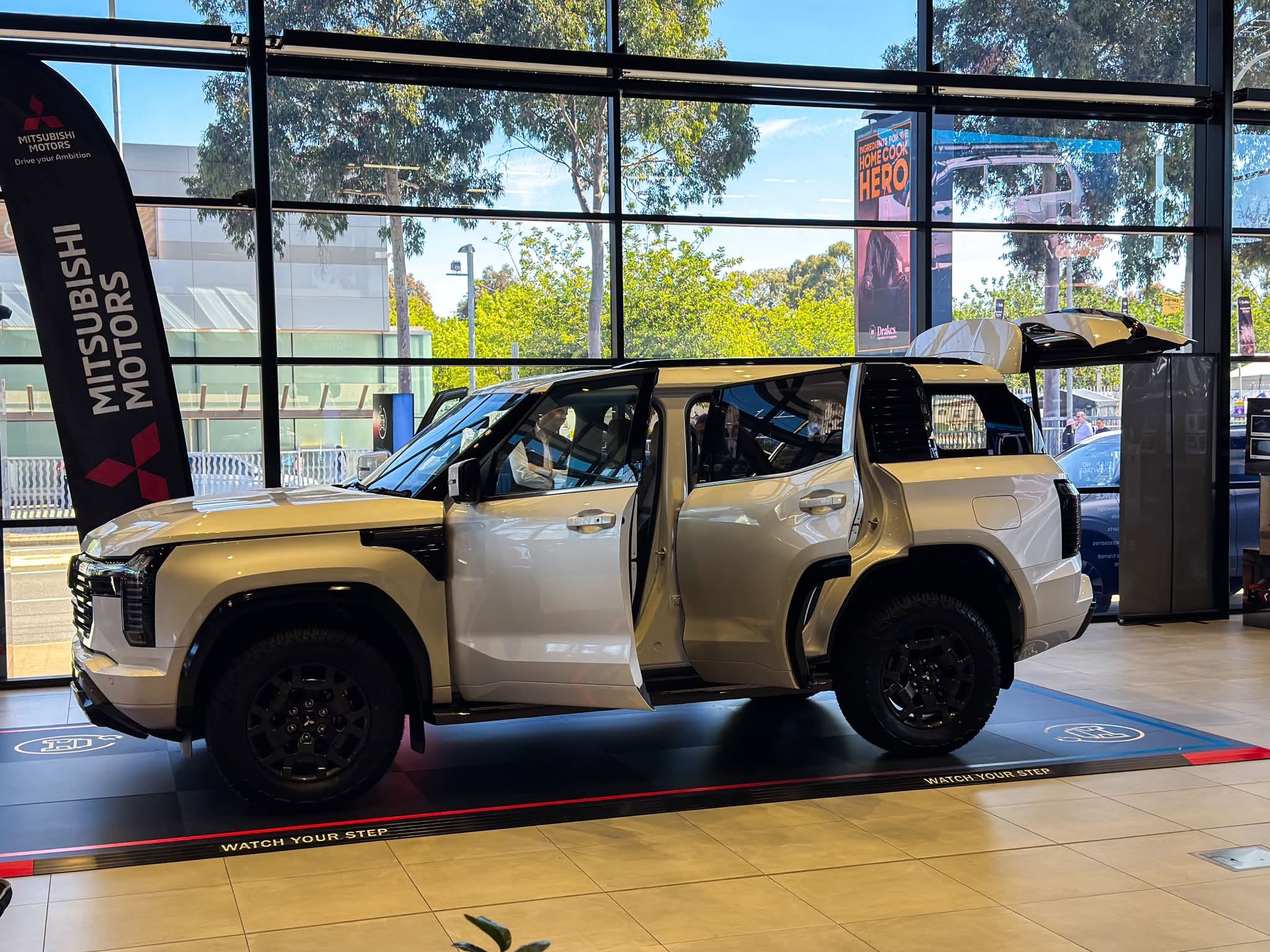2027 Mitsubishi Pajero 7.jpg