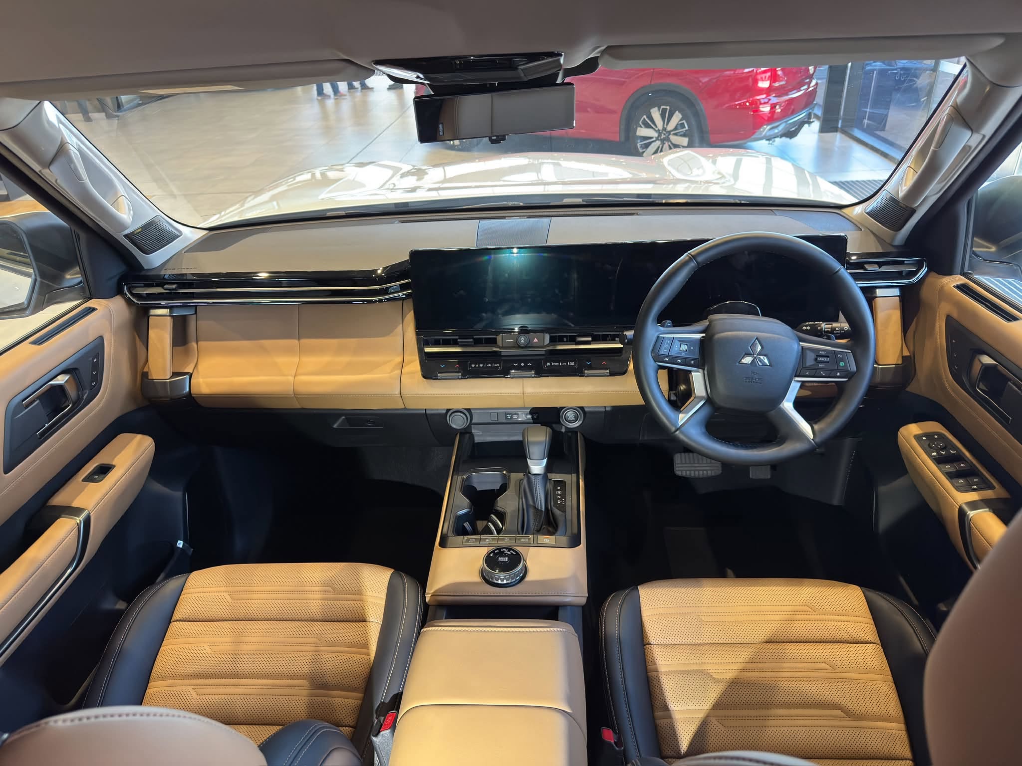 2027 Mitsubishi Pajero 8.jpg