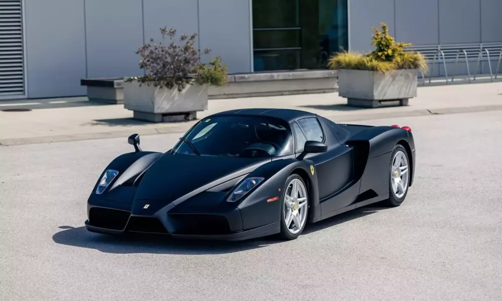 ferrari-enzo-2-59f0-1 Chiếc Ferrari Enzo sơn đen nhám duy nhất trên thế giới từng thuộc sở hữu của Hoàng gia Brunei - Ảnh 1.