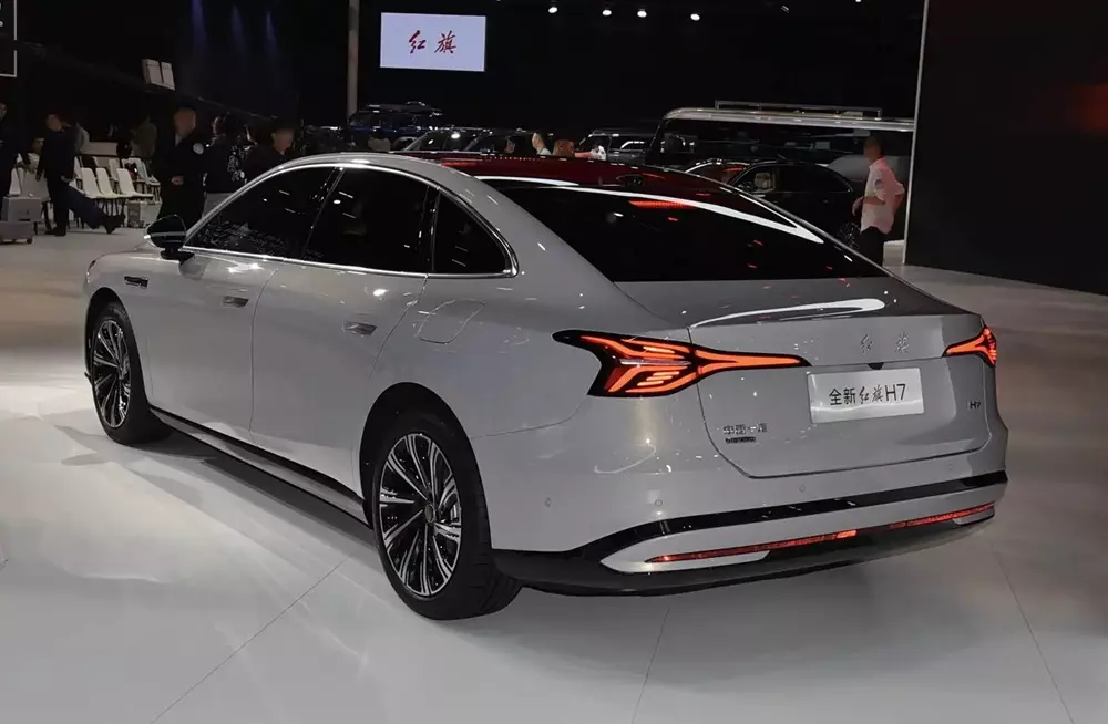 Hongqi H7 thế hệ mới chính thức trình làng, chạy 240 km không tốn xăng - Ảnh 9.