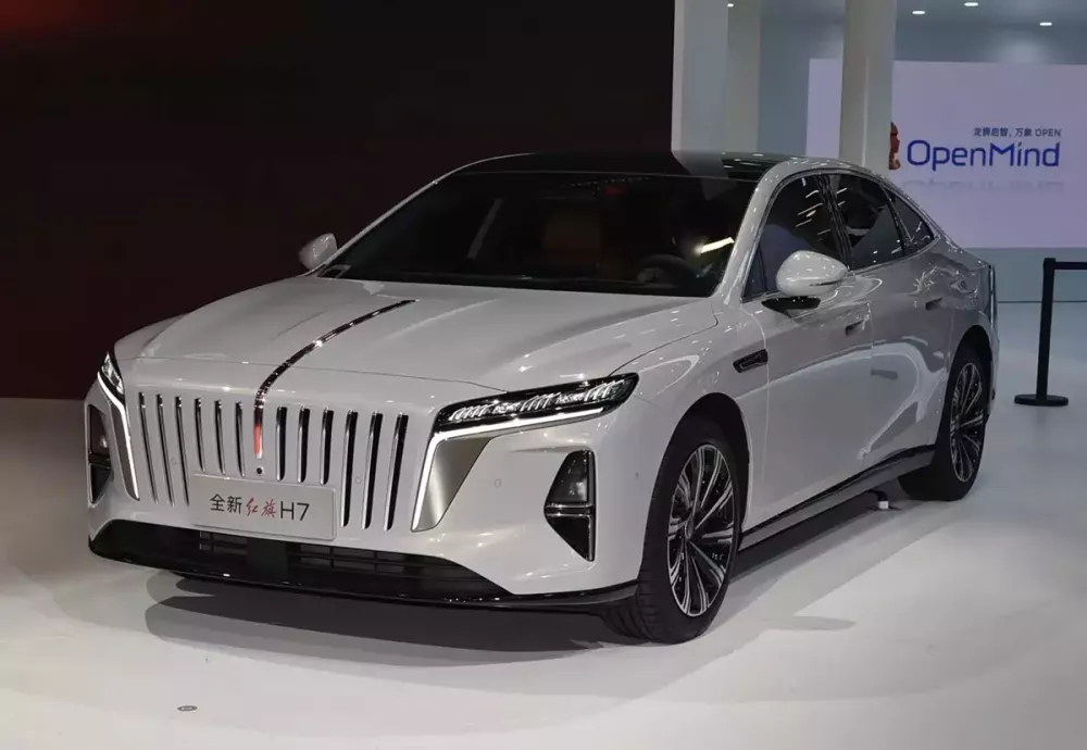 Hongqi H7 thế hệ mới chính thức trình làng, chạy 240 km không tốn xăng - Ảnh 1.