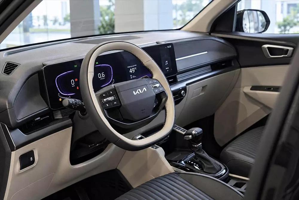 kia-carens-clavis-7-461c Ngắm hình ảnh "bằng xương, bằng thịt" của Kia Carens Clavis tại đại lý Việt: thiết kế mới, trang bị "xịn" hơn - Ảnh 5.