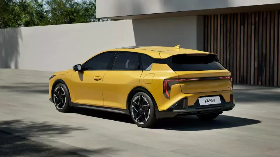 Kia K4 Hybrid ra mắt thị trường, thêm lựa chọn thực dụng trong phân khúc xe cỡ C - Ảnh 2.