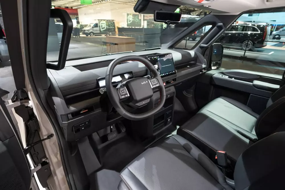 Kia PV7 trình làng, phả hơi nóng lên Ford Transit - Ảnh 10.