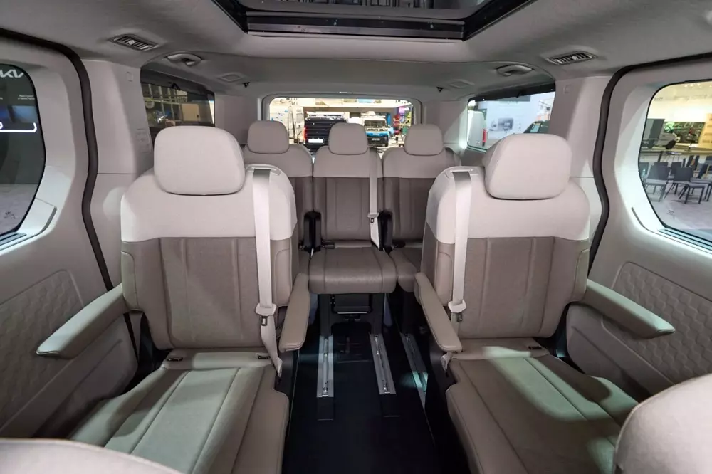 Kia PV7 trình làng, phả hơi nóng lên Ford Transit - Ảnh 12.