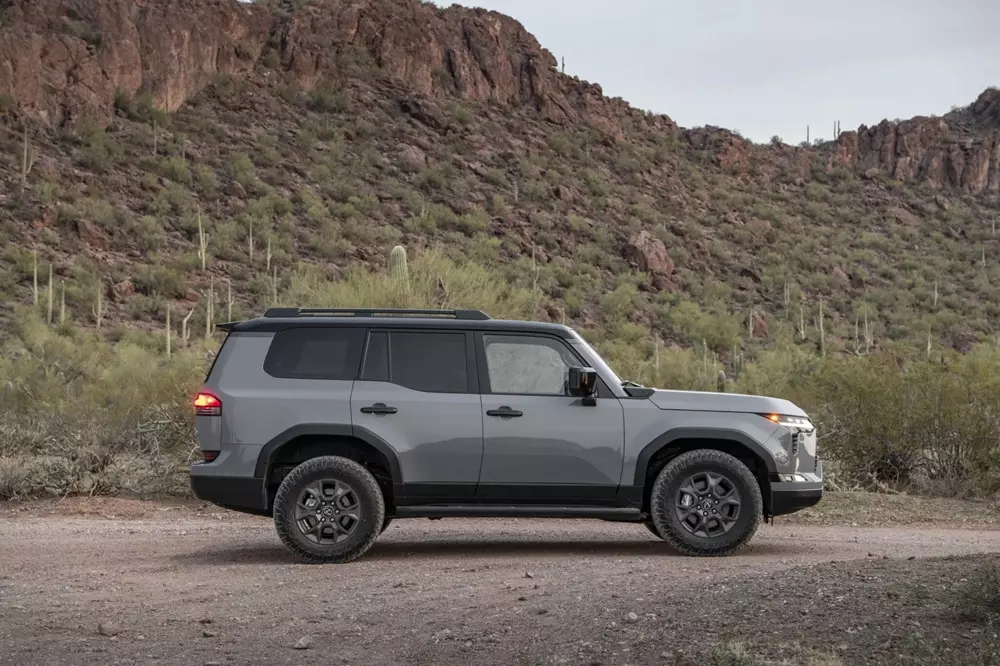 SUV hạng sang Lexus GX 2027 trình làng, thêm trang bị và tăng giá mạnh - Ảnh 4.