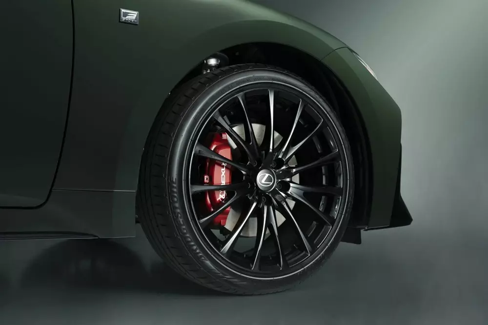 Lexus IS 2027 ra mắt với màu sơn xanh ấn tượng hơn, giới hạn đúng 350 xe - Ảnh 2.