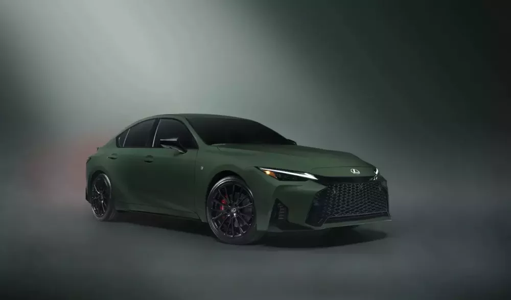 Lexus IS 2027 ra mắt với màu sơn xanh ấn tượng hơn, giới hạn đúng 350 xe - Ảnh 1.