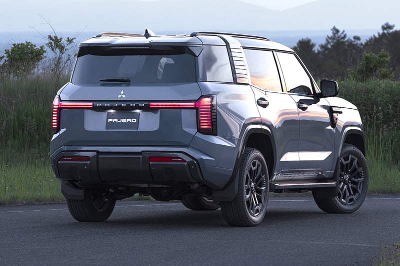 Mitsubishi_PAJERO_official_002.jpg Mitsubishi_PAJERO_official_002.jpg