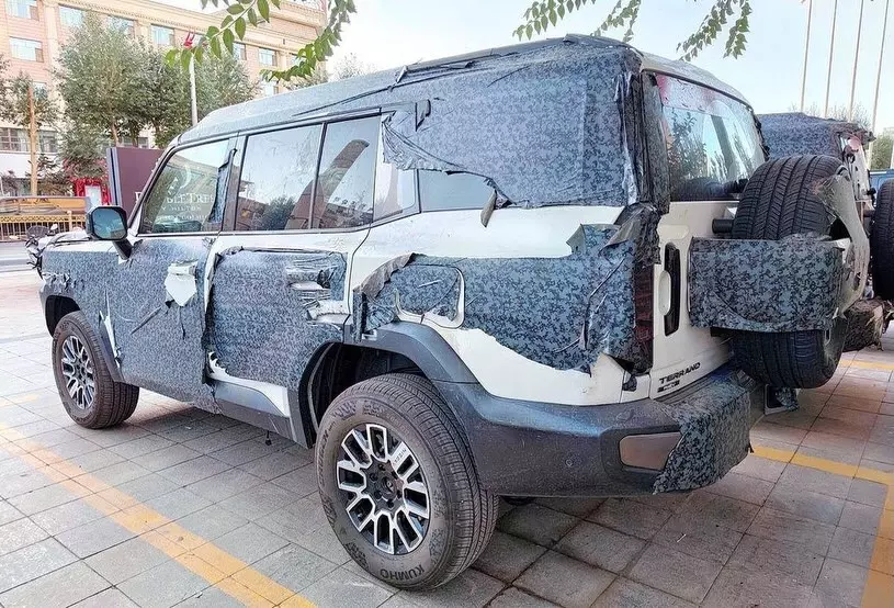 Nissan Terrano bắt gặp trên đường phố, sẽ bán tại Đông Nam Á như đối thủ của Toyota Fortuner - Ảnh 4.