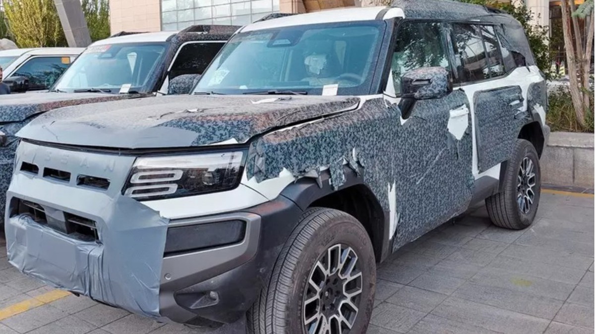 Nissan Terrano bắt gặp trên đường phố, sẽ bán tại Đông Nam Á như đối thủ của Toyota Fortuner
