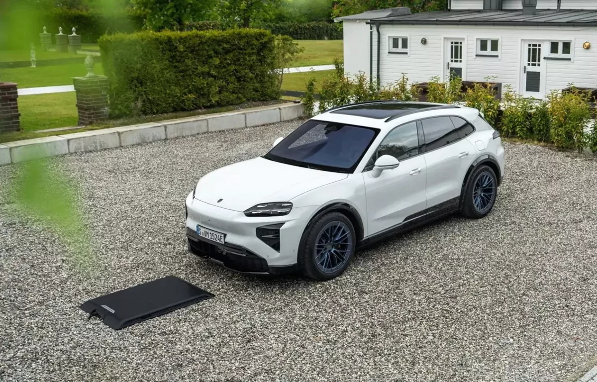 Porsche Cayenne Electric 2027 được bổ sung loạt tính năng mới, sạc xe không cần cắm dây là điểm nhấn