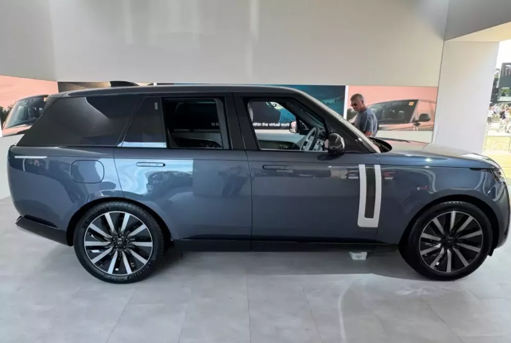 Range Rover Electric có cả cấu hình chiều dài cơ sở ngắn và dài