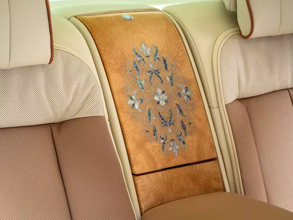 Ra mắt Rolls-Royce Phantom Hummingbird độc nhất vô nhị với những chi tiết khảm vỏ bào ngư - Ảnh 3.
