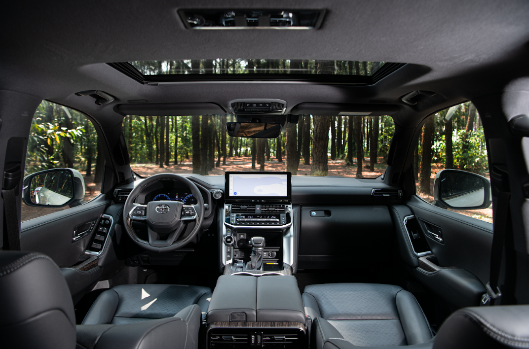 Toyota Land Cruiser 300 HEV 2.png