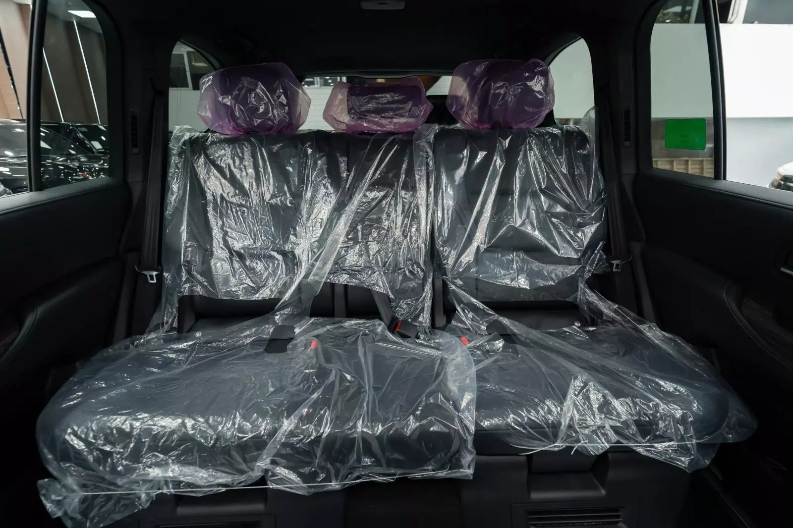 Soi cận từng góc "quái thú" Toyota Land Cruiser HEV giá 4,71 tỷ đồng tại đại lý - Ảnh 12.