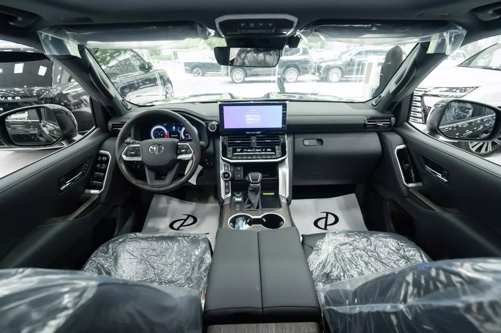 Soi cận từng góc "quái thú" Toyota Land Cruiser HEV giá 4,71 tỷ đồng tại đại lý - Ảnh 8.