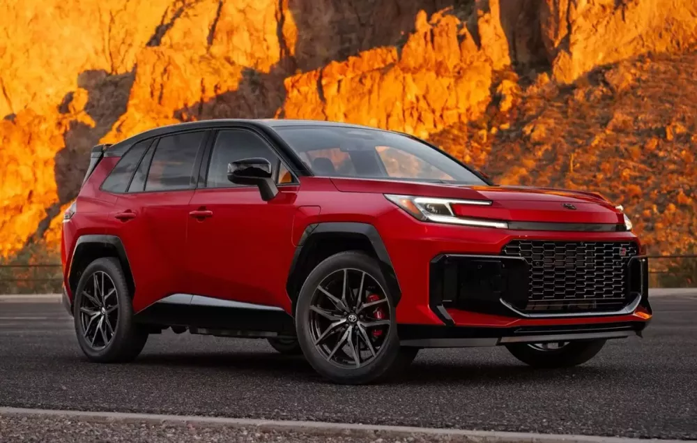 Mẫu SUV bán chạy như tôm tươi của Toyota có danh sách chờ như siêu xe