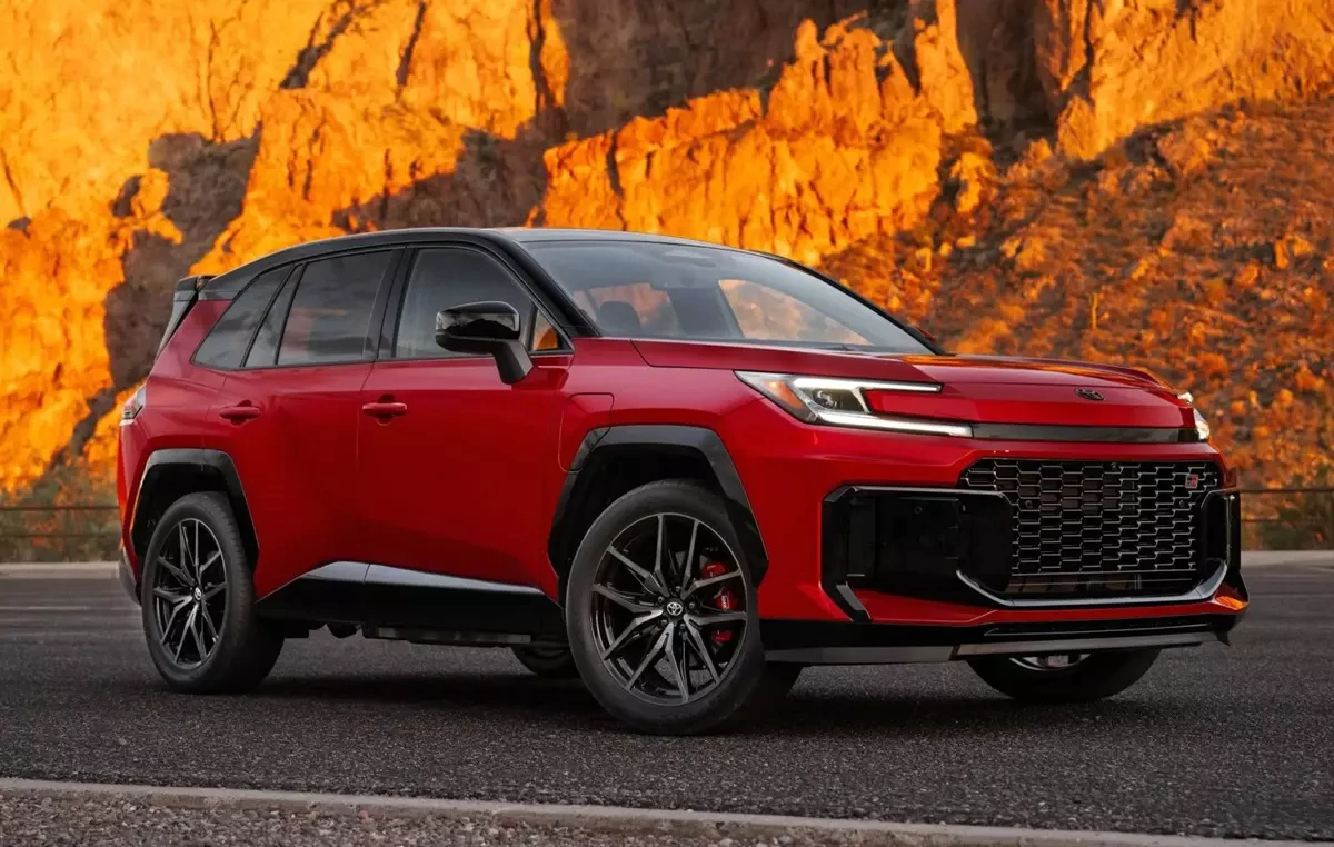 Mẫu SUV bán chạy như tôm tươi của Toyota có danh sách chờ như siêu xe