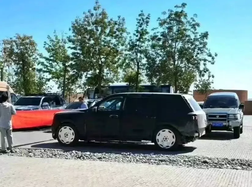 Lộ diện cặp đôi xe siêu sang của BYD, cạnh tranh với Rolls-Royce Phantom và Cullinan - Ảnh 3.