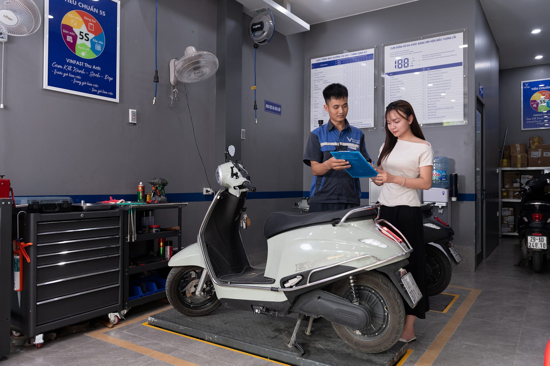 anh-1_thong-bao-chuong-trinh-kiem-tra-xe-may-dien-mien-phi-sau-ngap-nuoc.jpg anh-1_thong-bao-chuong-trinh-kiem-tra-xe-may-dien-mien-phi-sau-ngap-nuoc.jpg