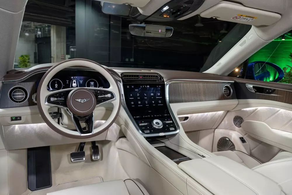 Khoang lái sang trọng của Bentley Torcal