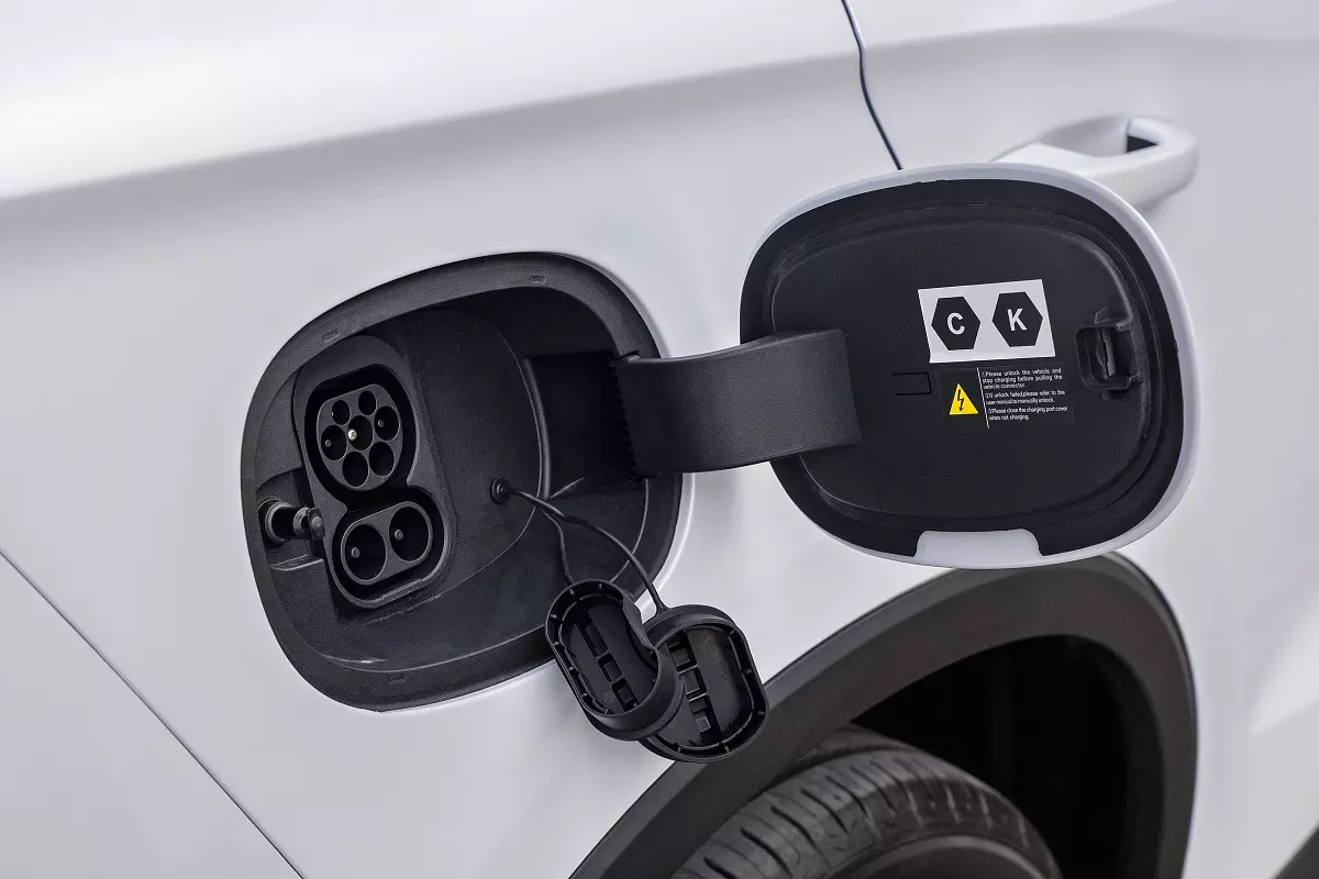 Chốt giá từ 659 triệu đồng, BYD Sealion 5 trở thành mẫu PHEV rẻ nhất Việt Nam - Ảnh 5.