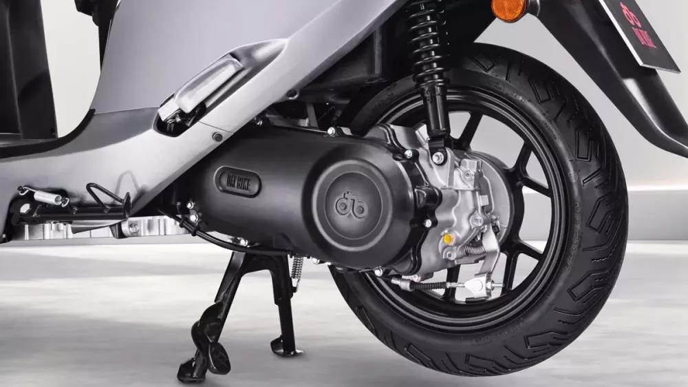 Hãng xe máy điện Dat Bike nhận giải thưởng cho công nghệ sạc tích hợp - Ảnh 2.