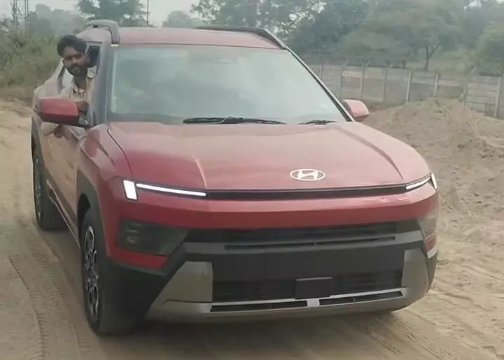 Hyundai Bayon 2027 lộ ảnh thực tế đầu tiên: Thiết kế sắc sảo hơn khi nhìn trực tiếp - Ảnh 2.