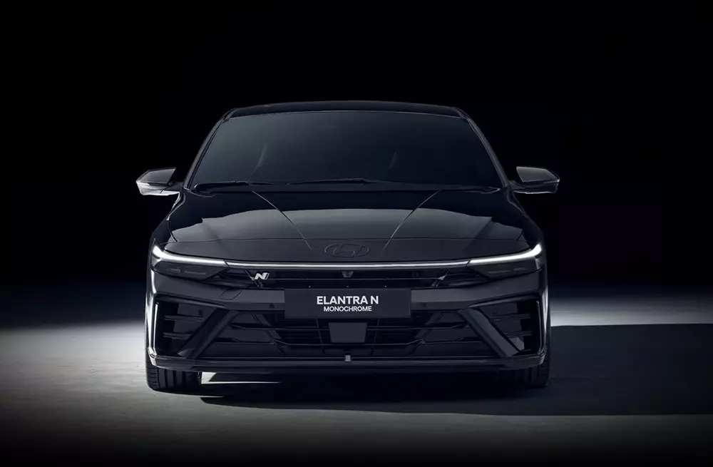 Hyundai Elantra N Monochrome trình làng, dành cho những người thích cầm lái nhưng ghét sự nổi bật - Ảnh 2.